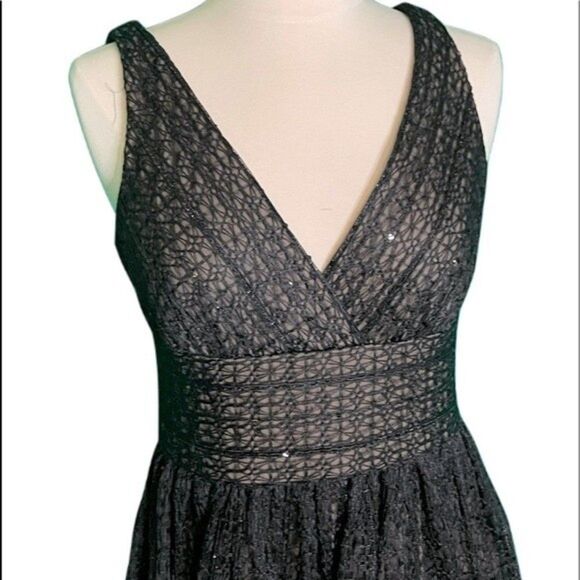 Maggie London - Picture 3 of 7